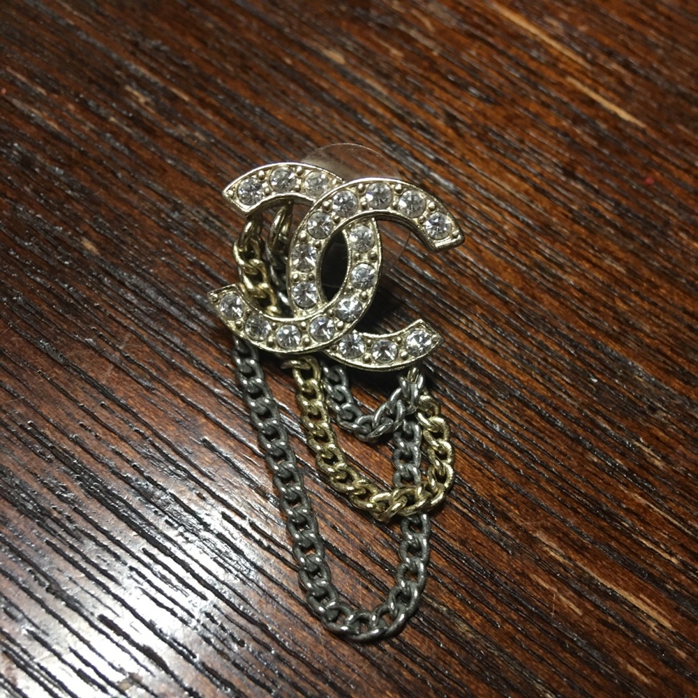 Chanel single earring (Right)